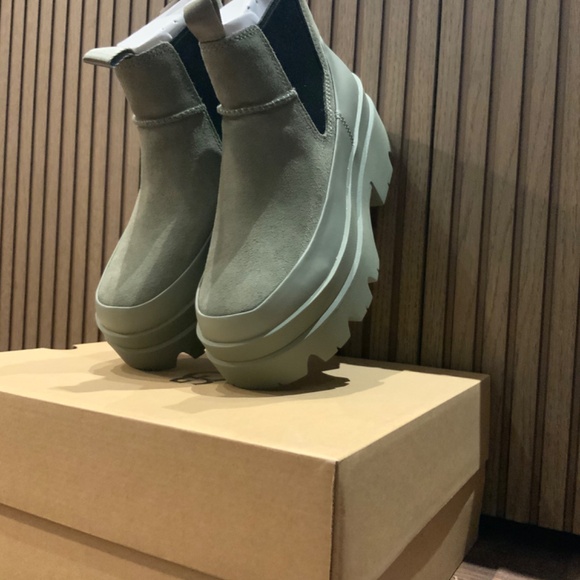 UGG Green Platform Boots - Picture 6 of 8